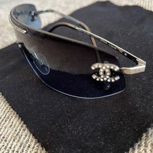 CHANEL rimless visor sunglasses